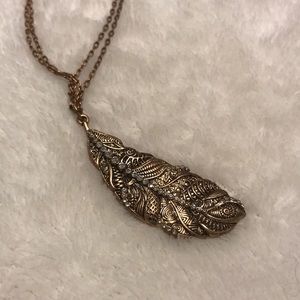 🏹maurices Crystal Feather Statement Necklace🏹